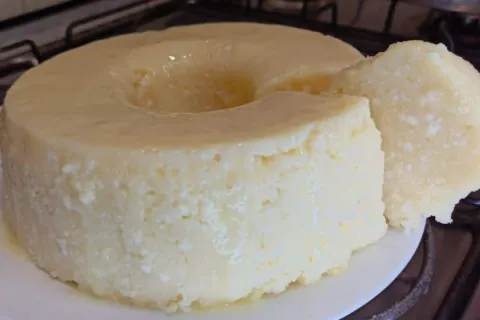 Bolo de tapioca sem ovo e que não vai ao forno: uma delícia 