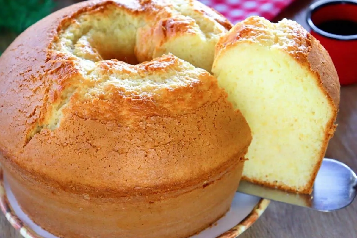Bolo de trigo simples bem grandão, fácil e fofinho, perfeito