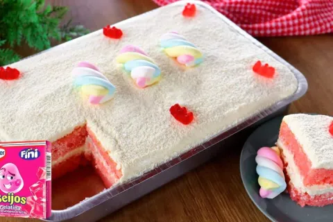 Bolo fini colorido e delicioso que faz sucesso entre as cria