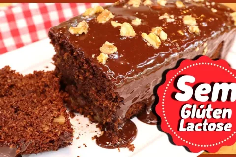 Bolo fit de chocolate sem glúten e sem lactose para comer se