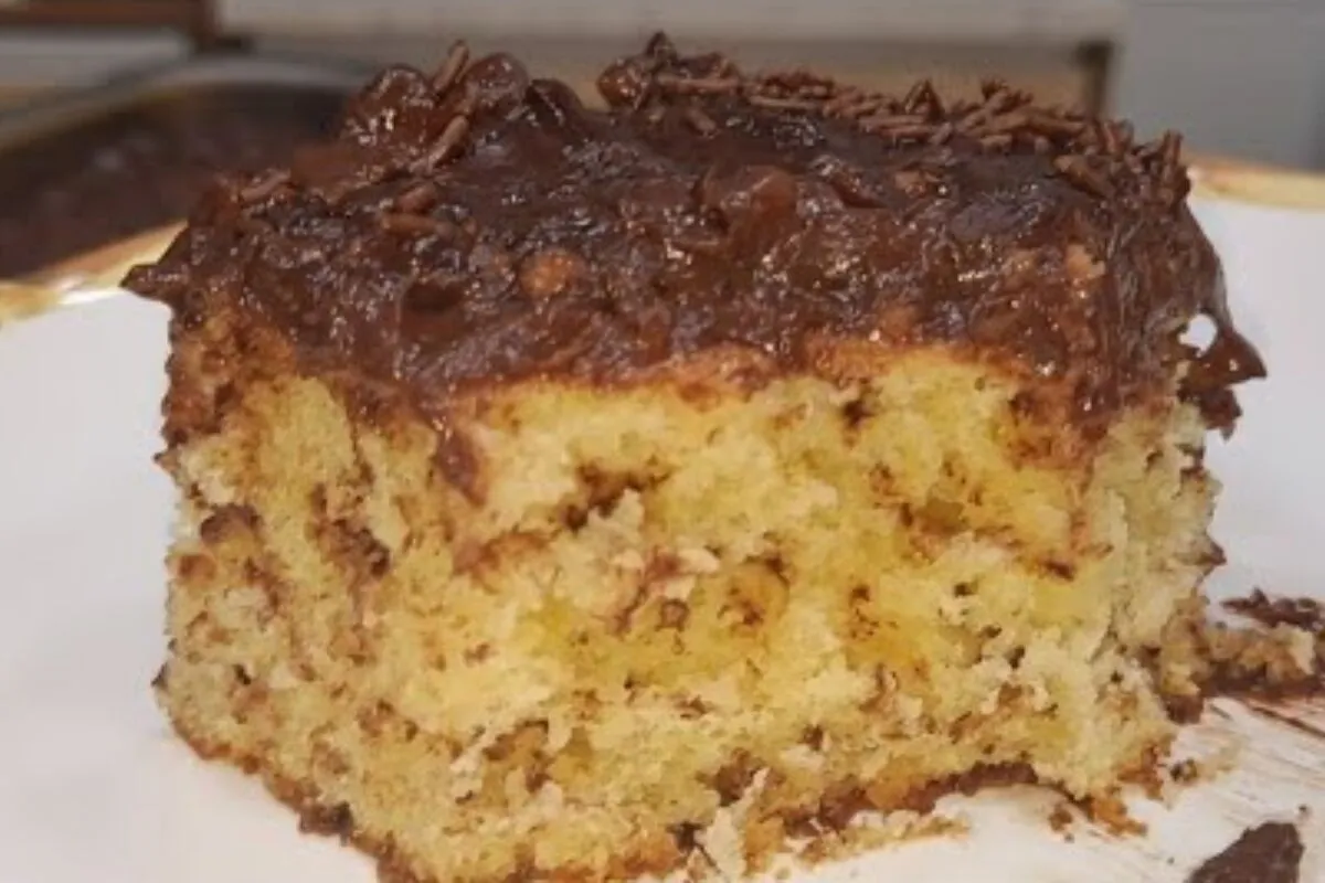 Bolo formigueiro com cobertura cremosa de chocolate, que fic