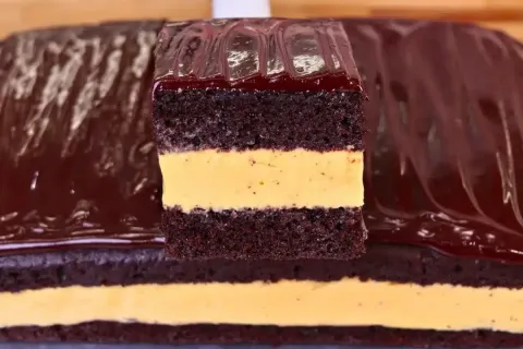 Bolo gelado com recheio e cobertura muito fácil de fazer: é 