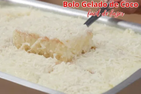Bolo gelado de coco: aquele molhadinho que desmancha na boca