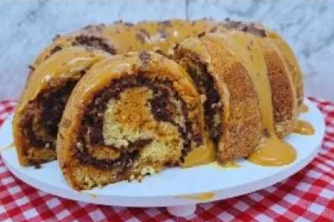 Bolo mármore de 3 sabores e cores para deixar sua mesa muito