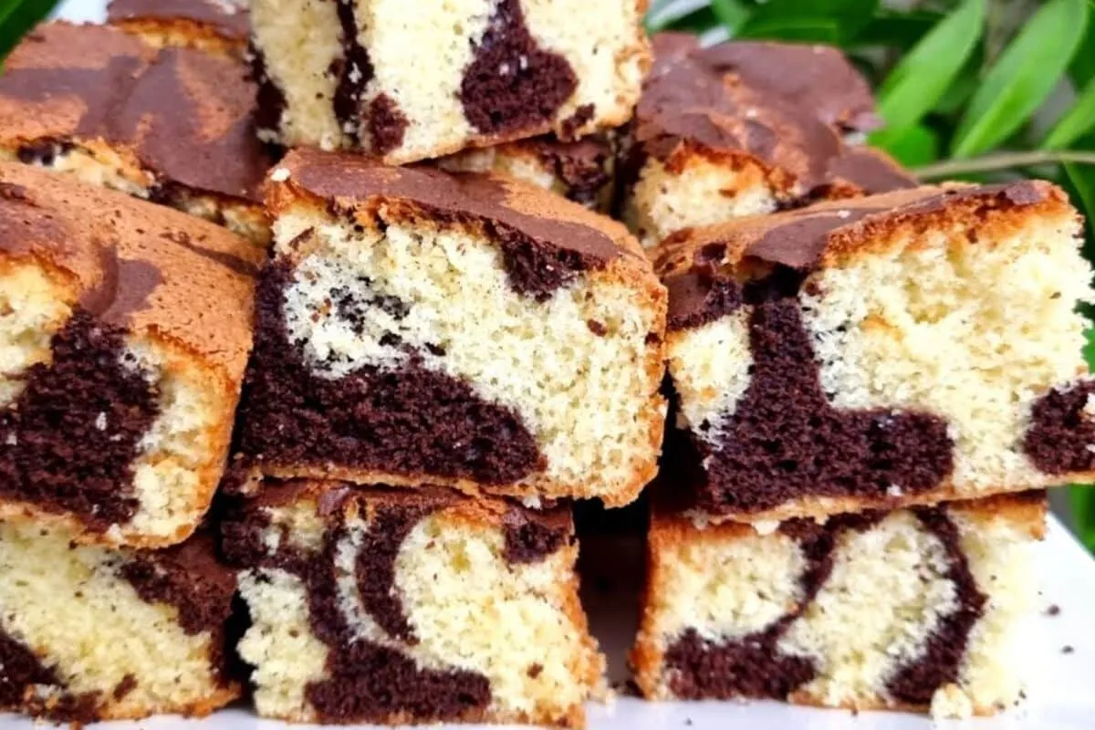 Bolo mesclado fofinho que não sobra nenhum pedaço da hora do