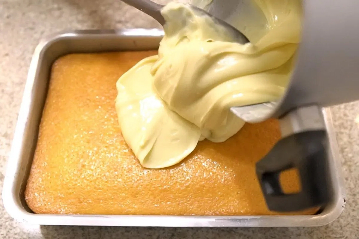 Bolo moça cremosa que derrete na boca e tem aquele sabor irr