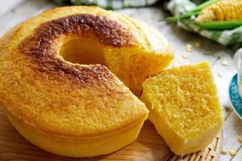 Bolo moça de bagaço de milho com sabor marcante e bem molhad