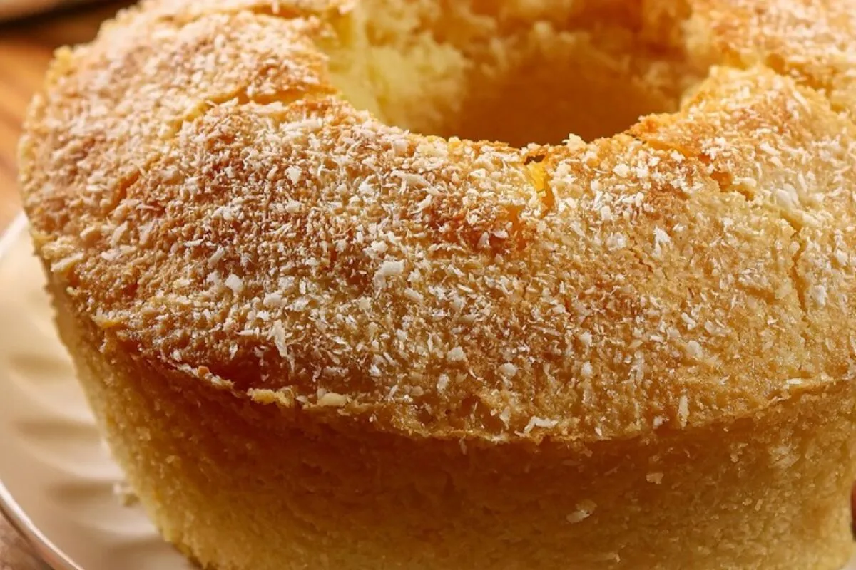 Bolo moça de coco muito suculento que não leva farinha e fic