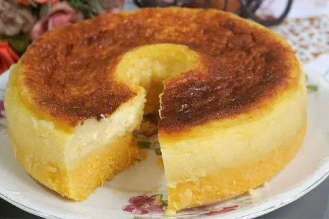 Bolo Moça de milho cremoso e prático de liquidificador, para