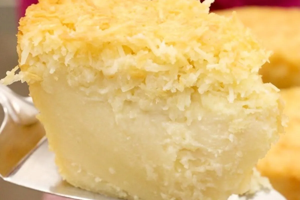 Bolo mole de coco: acaba super rápido de tão gostoso e desma