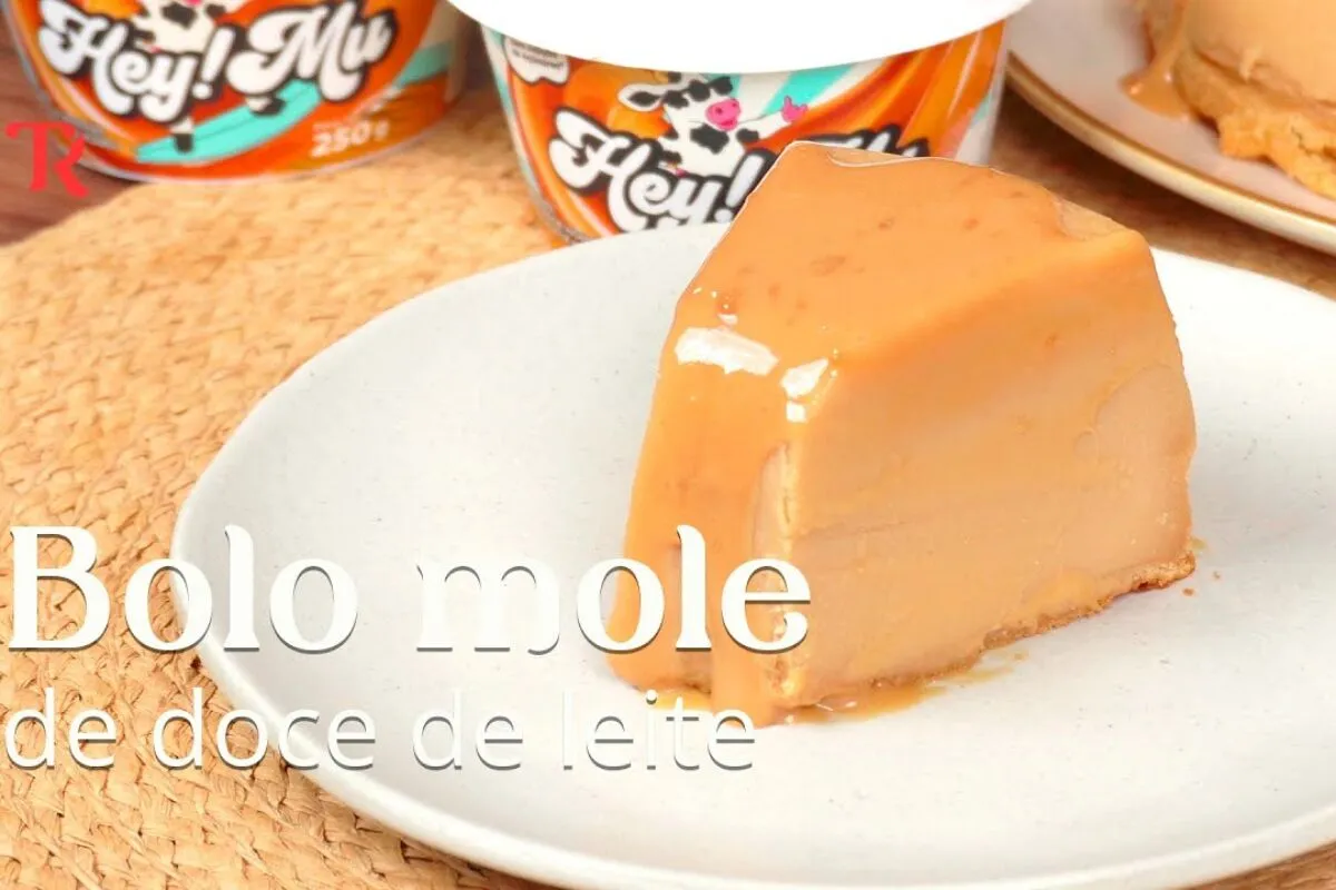 Bolo mole de doce de leite tão cremoso que derrete na boca e