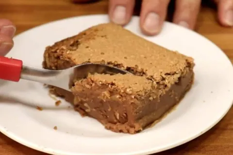 Bolo mole de Nescau feito no liquidificador de um jeito simp