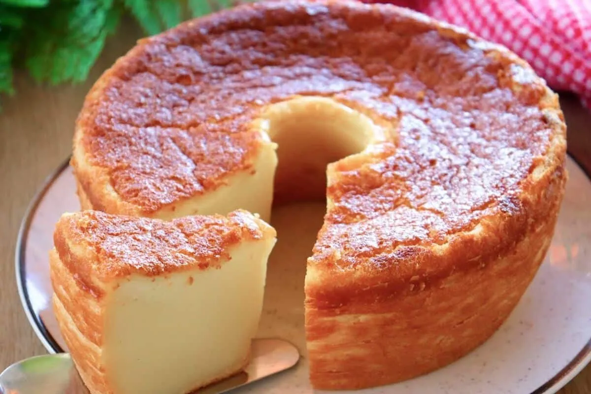 Bolo mole sem leite condensado muito suculento para o café d