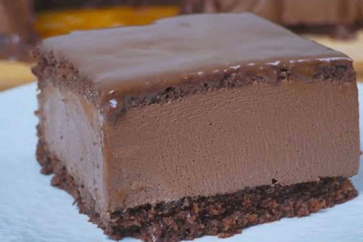 Bolo nuvem de chocolate fofinho e muito saboroso que derrete