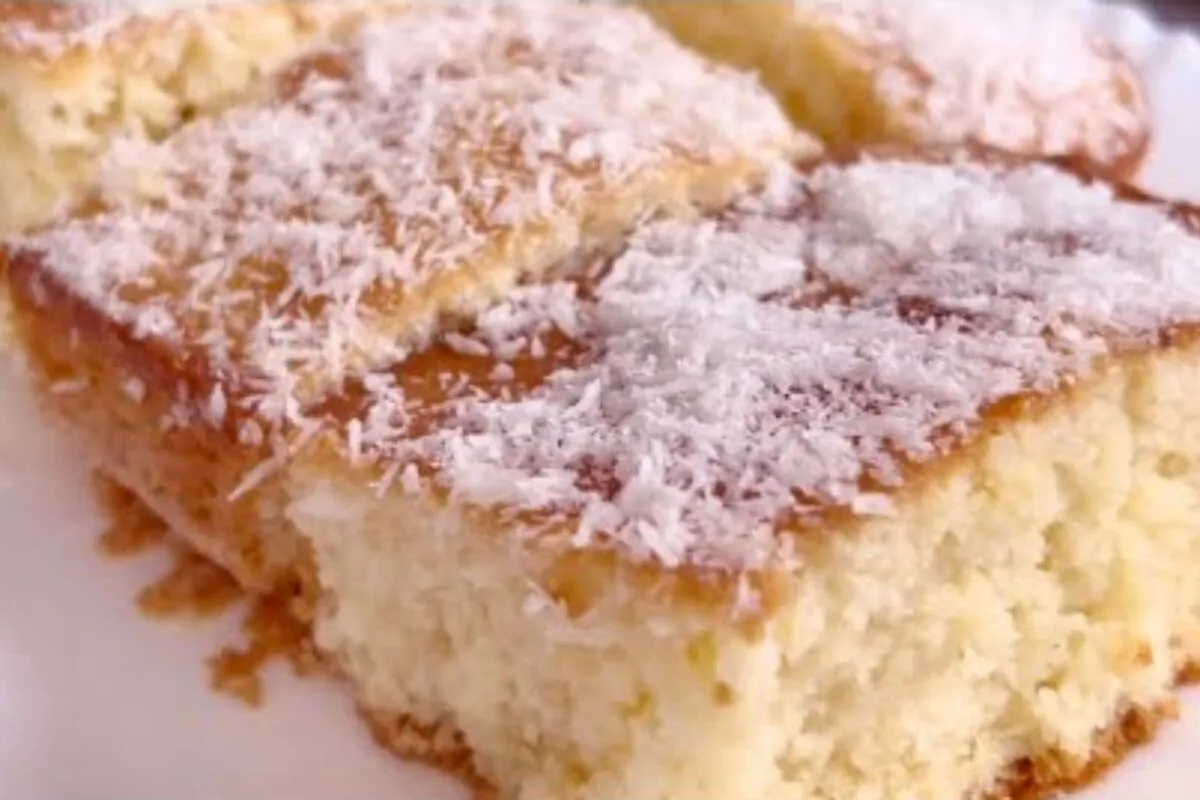 Bolo nuvem de coco super fofinho e alto, fácil de fazer e pe