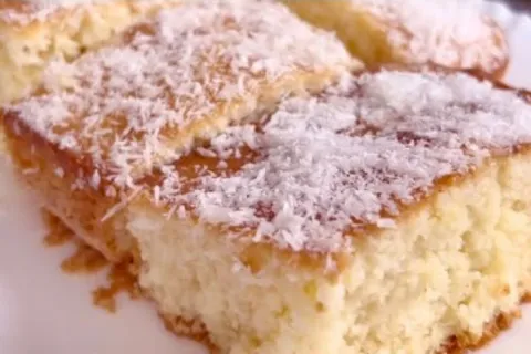 Bolo nuvem de coco super fofinho e alto, fácil de fazer e pe