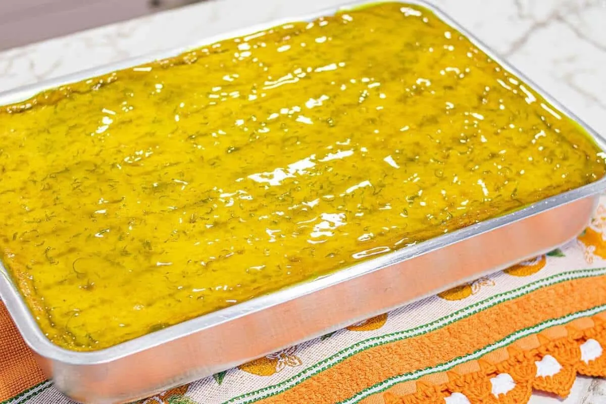 Bolo nuvem de laranja com calda: de comer lambendo os dedos