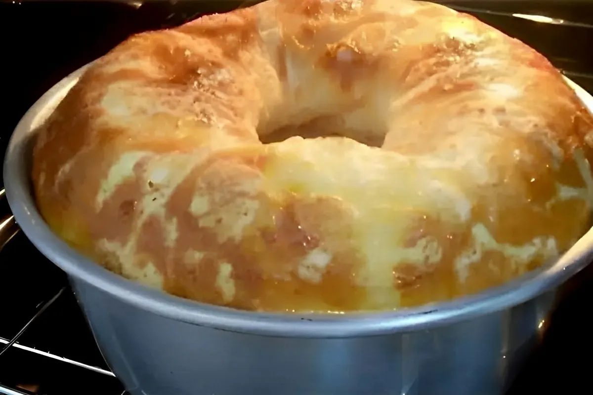 Bolo pão de queijo com muçarela delicioso e fácil de fazer p
