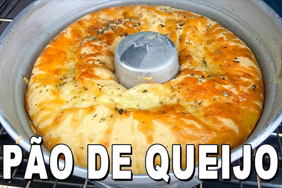 Bolo pão de queijo de liquidificador fofinho e delicioso par