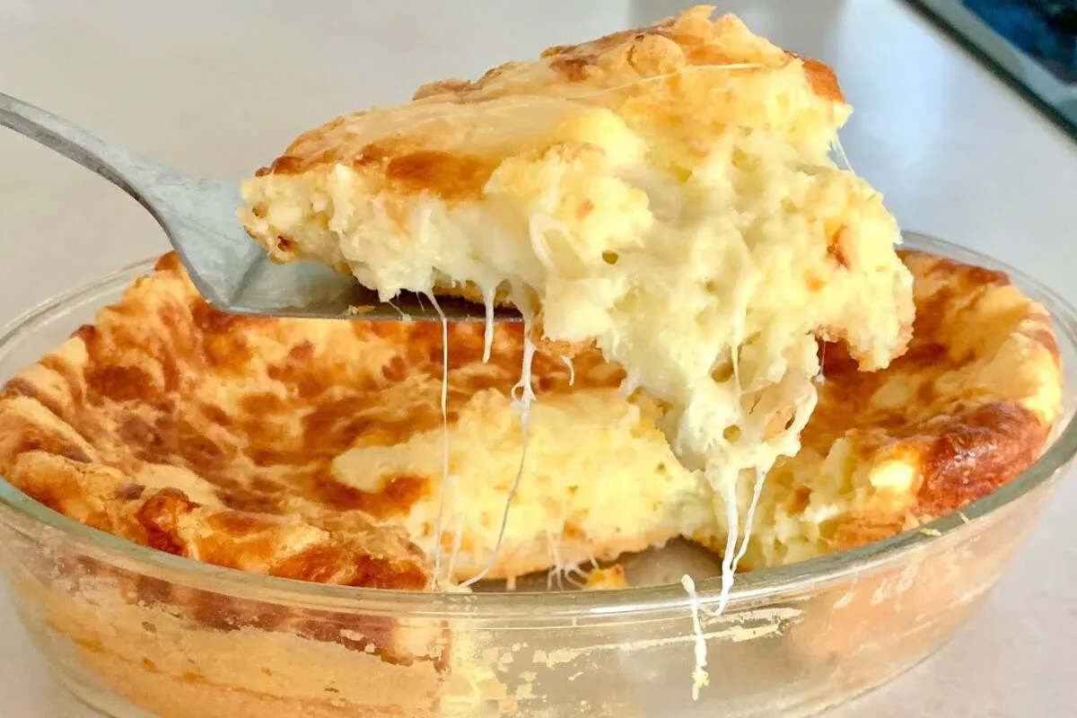 Bolo pão de queijo na travessa: uma ótima novidade para seu