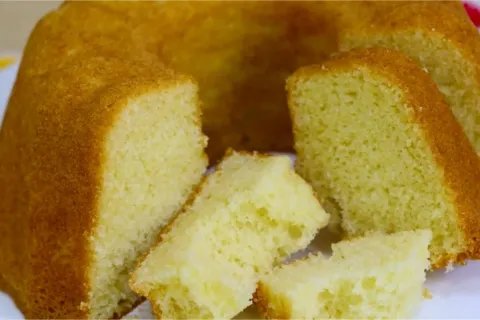 Bolo para o café da tarde simples e econômico que fica pront
