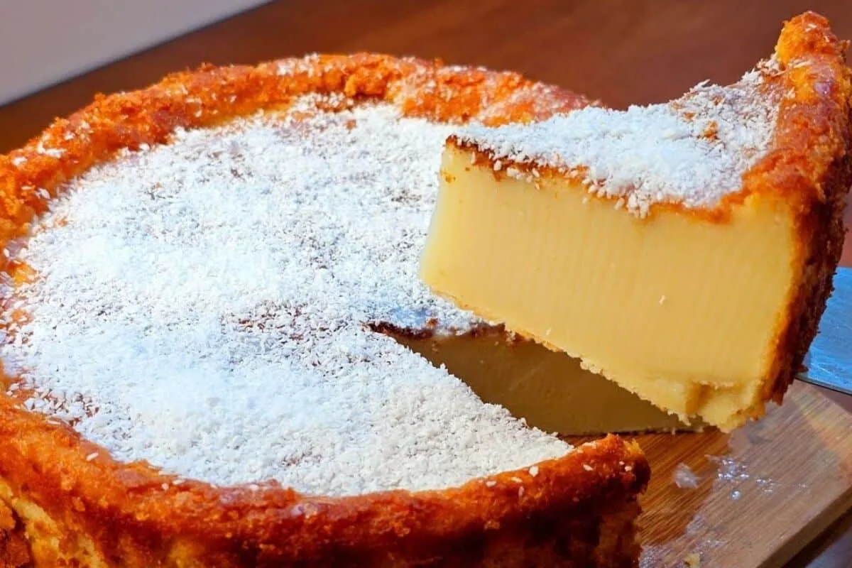 Bolo pega marido cremoso e doce que já sai do forno recheado