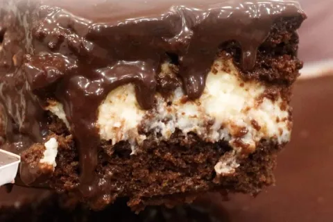 Bolo prestígio bem chocolatudo para matar a vontade de um do