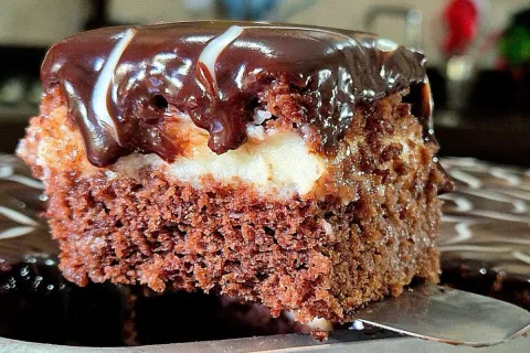 Bolo prestígio, que fica divino e combina chocolate com coco