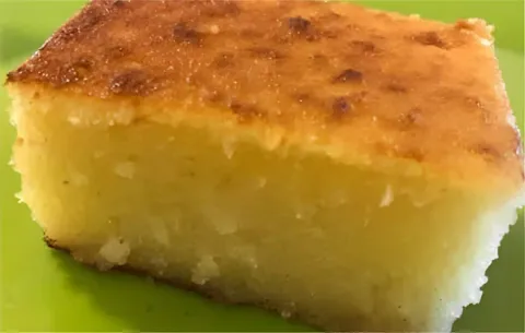 Bolo rápido de aipim um bolo bem úmido e saboroso para servi