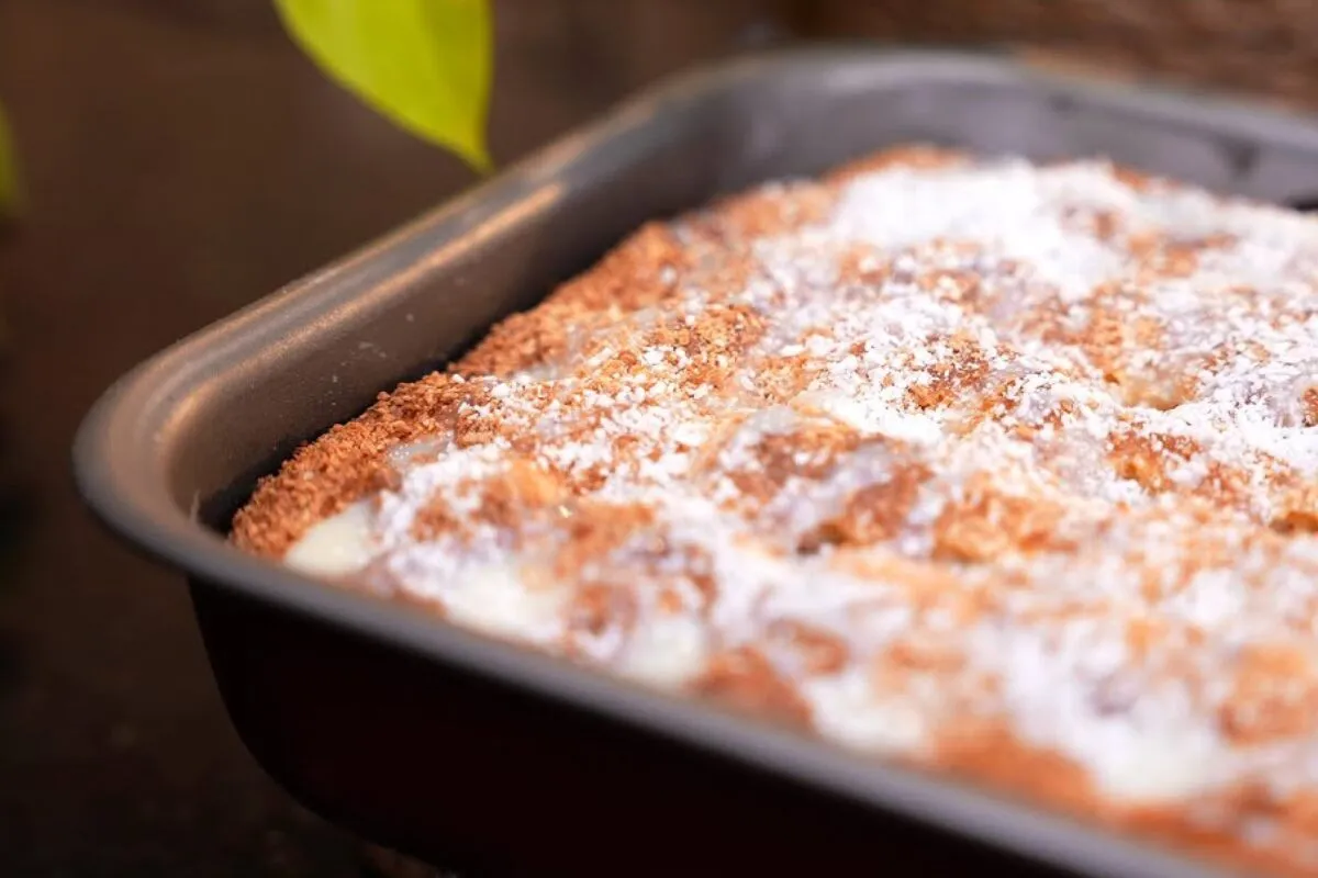 Bolo Romeu e Julieta fofinho e delicioso que enche a boca d’