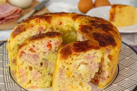 Bolo salgado: a receita simples e rápida que surpreende qual