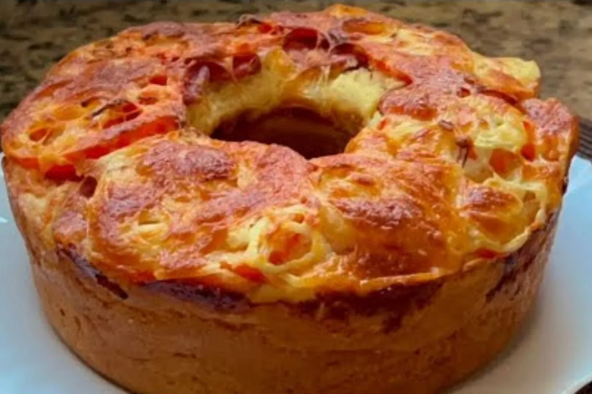 Bolo salgado com tomate: fica muito saboroso e molhadinho pa
