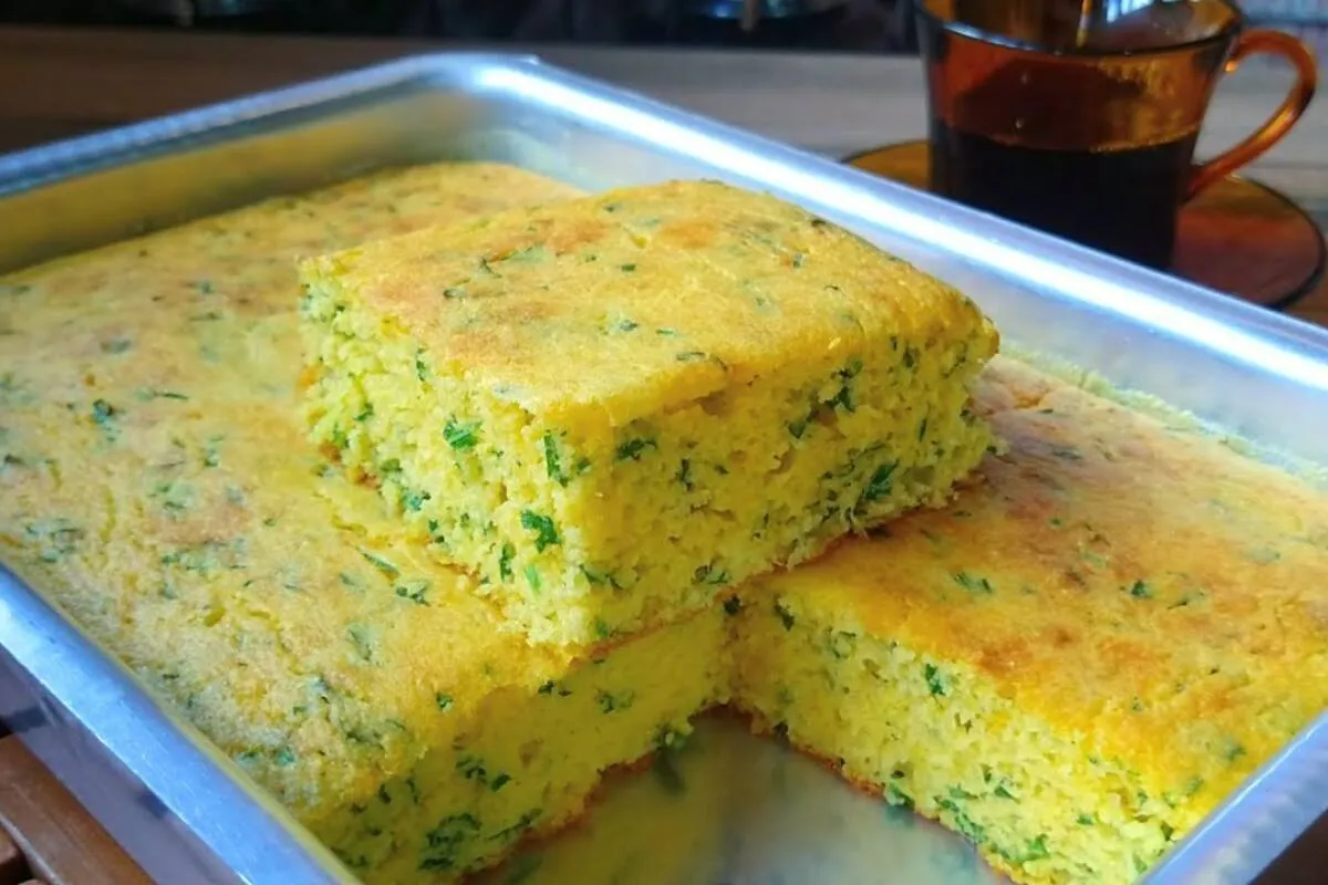 Bolo salgado da fazenda leve e fofinho com um tempero todo e