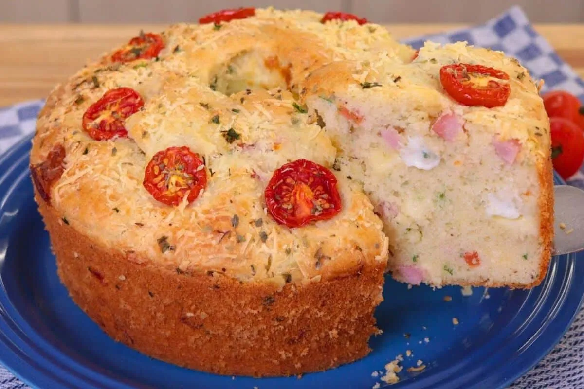 Bolo salgado de liquidificador: super fácil de preparar e vo