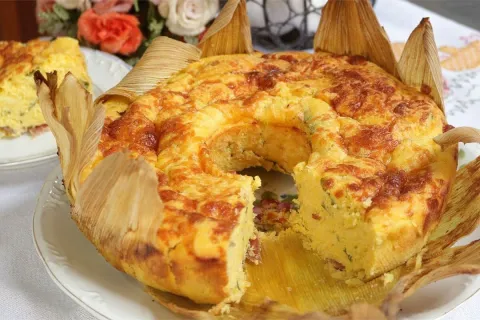 Bolo salgado de milho fofinho e saboroso feito no liquidific