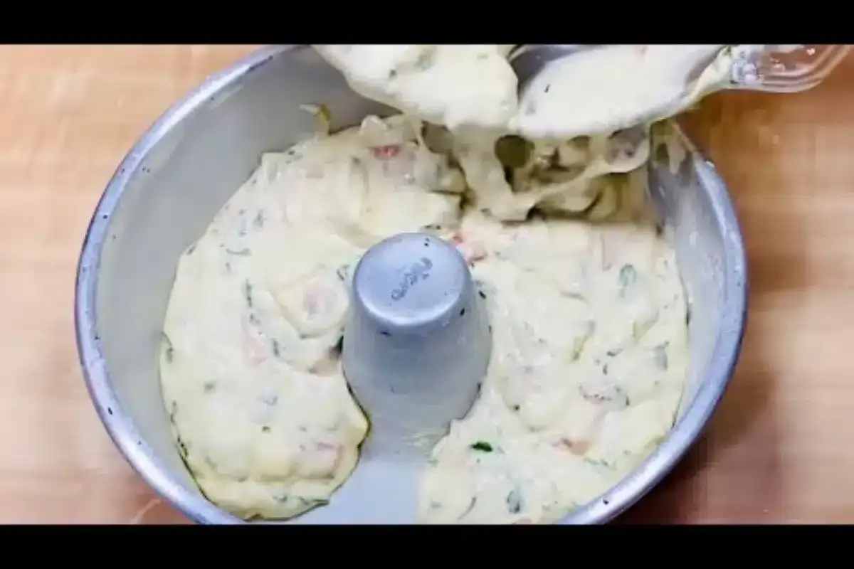 Bolo salgado feito no liquidificador com uma massa muito lev