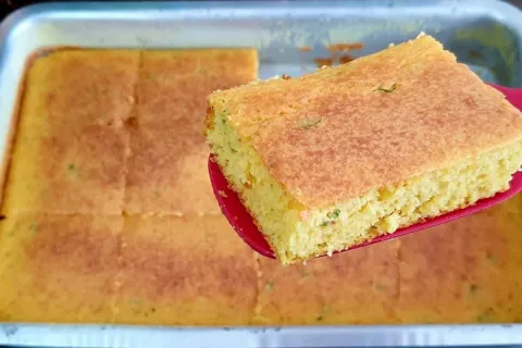 Bolo salgado fofinho e recheado com queijo e presunto, para 