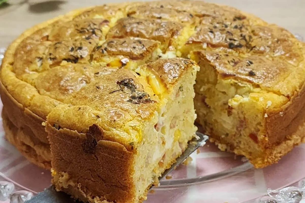 Bolo salgado fofinho: uma receita rápida e prática que fica