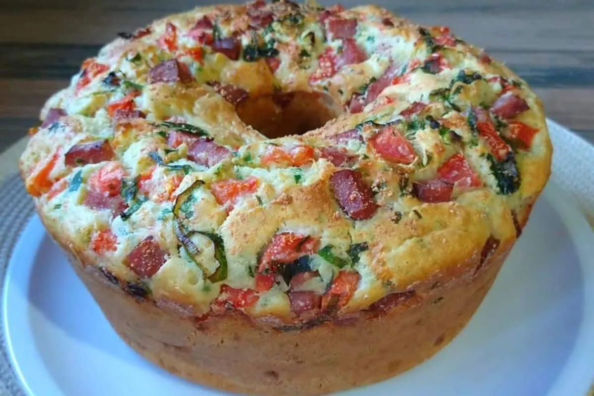 Bolo salgado recheado: é só misturar os ingredientes para te