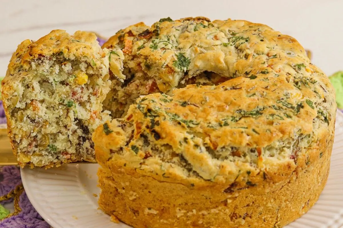 Bolo salgado simples: o lanche de forno perfeito e molhadinh