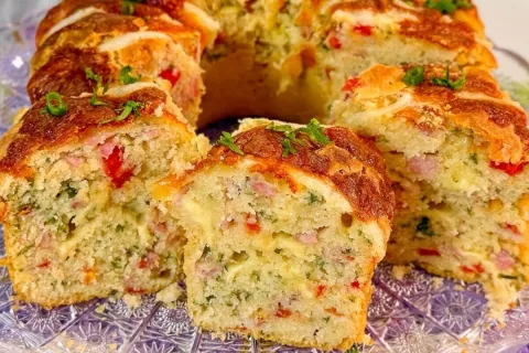 Bolo salgado super recheado e bem fofinho para o lanche da t