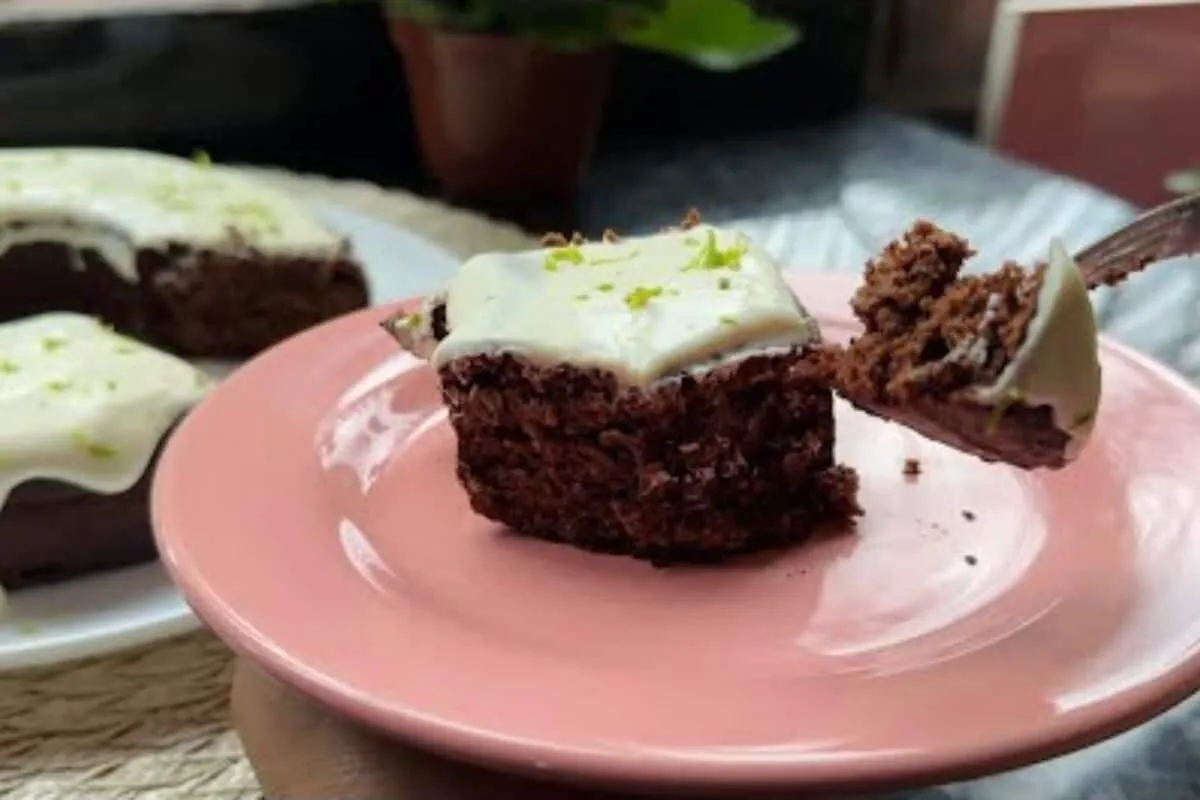Bolo sem açúcar com cobertura de limão perfeito e muito simp