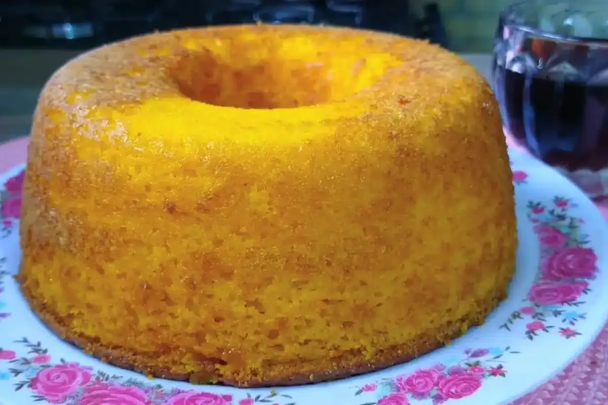 Bolo sem farinha de trigo e sem leite, bem úmido e fofinho f