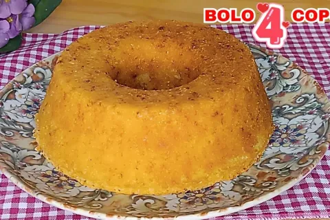 Bolo sem farinha feito com a medida de quatro copos, que fic