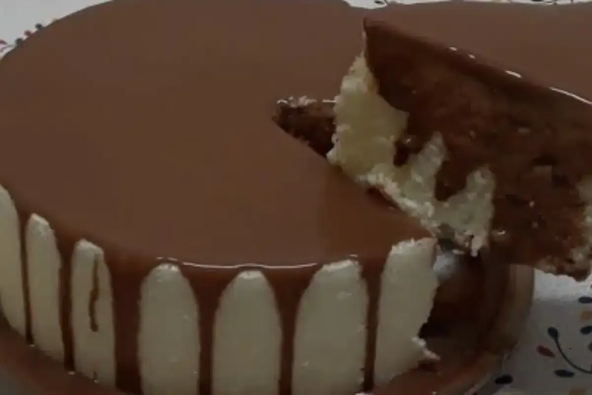 Bolo sem forno incrível feito sem ovo e sem farinha de trigo