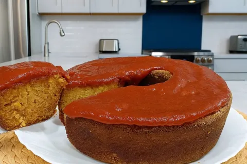 Bolo sem glúten com cobertura de goiabada, uma combinação ir