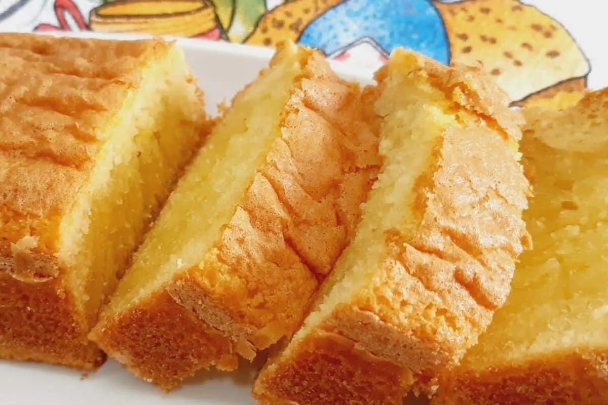 Bolo sem trigo e sem lactose feito com apenas dois ovos para