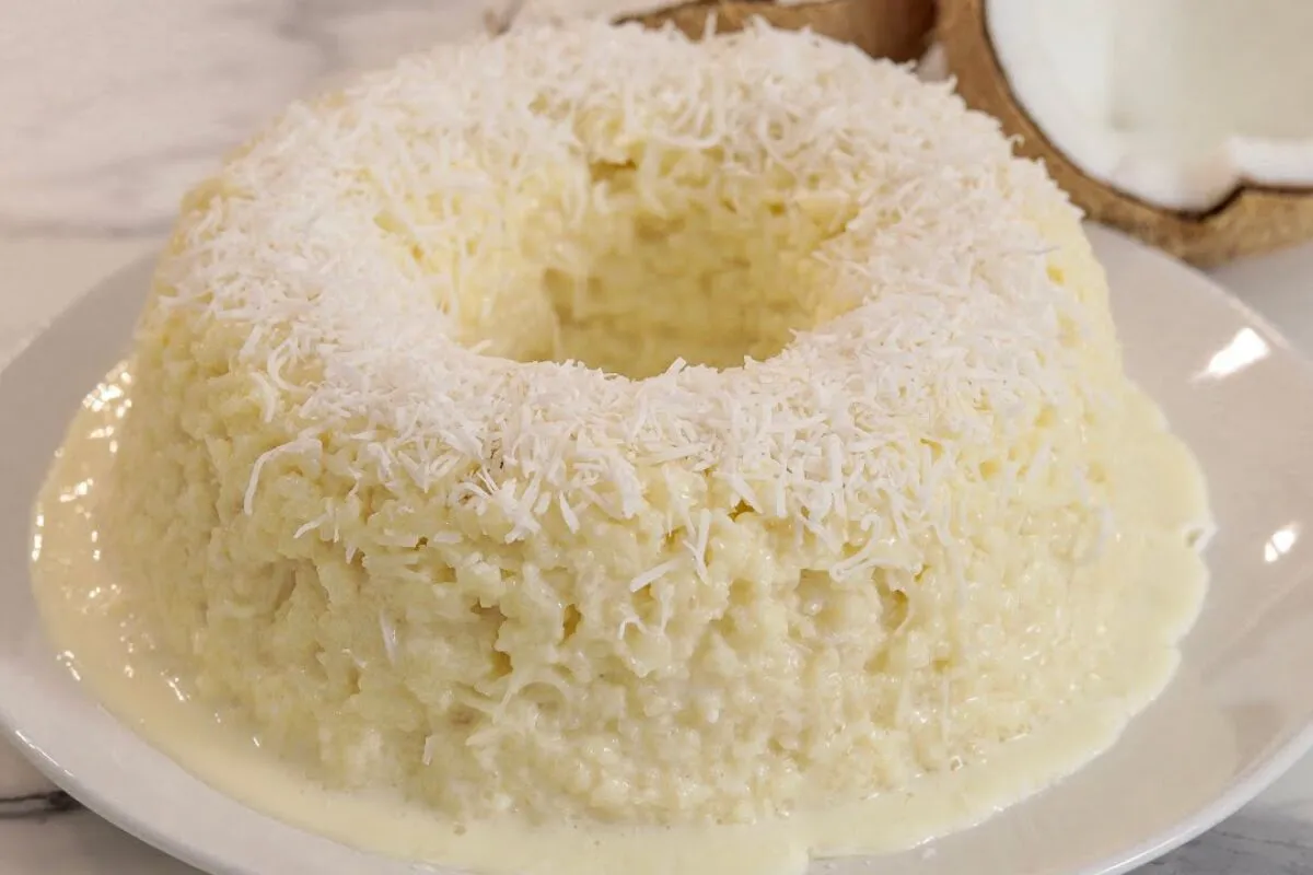 Bolo simples sem forno, uma receita incrível feita sem ovos,