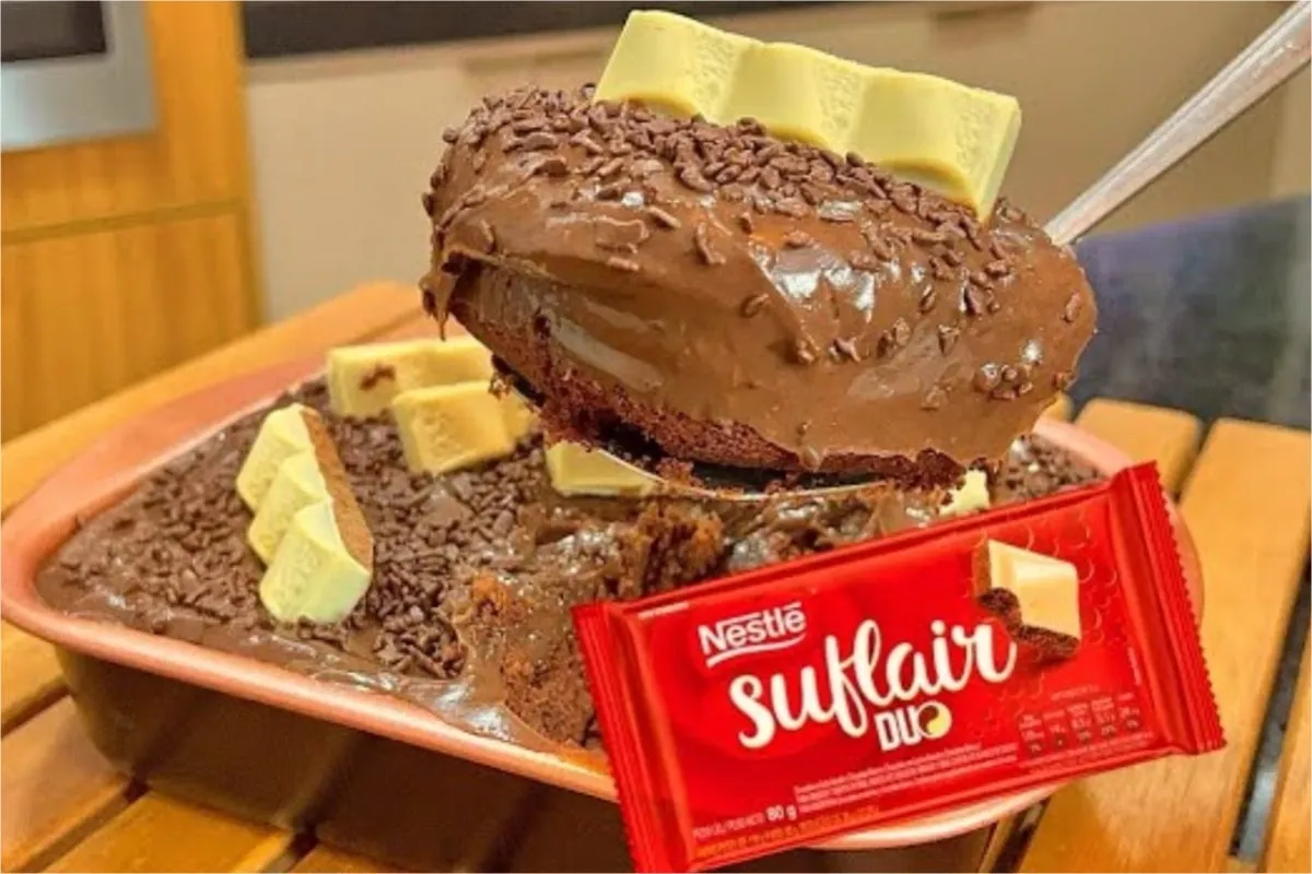 Bolo suflair com cobertura: o mais chocolatudo de todos para
