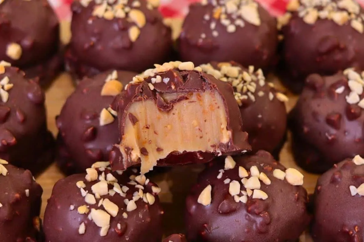 Bombom de paçoca que derrete na boca, fácil de fazer e ótimo